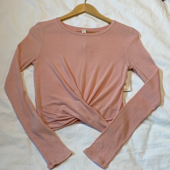 Alo Yoga Cover Long Sleeve Top in Powder Pink. Size M. Crop top. Yoga top - Picture 6 of 7